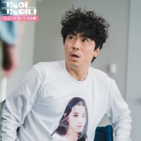 Lee Si-eon Shows (1 / 2) KimoiTV